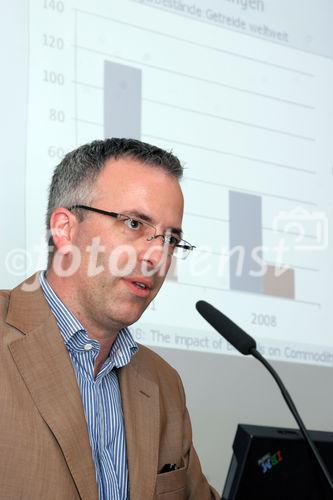 Dr. Daniel Dettling (Politikberater und Zukunftsreferent) auf der Podiumsdiskussion 