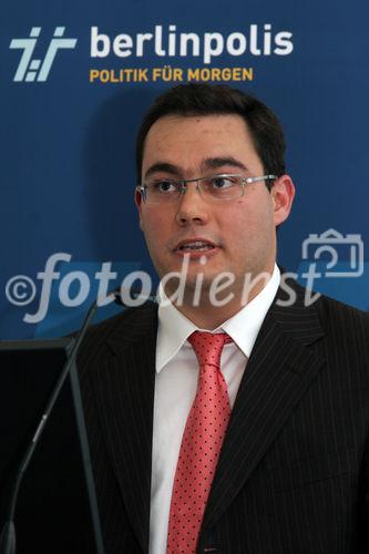 Luiz Eduardo Goncalves (Botschaftssekretär u. Leiter der Wirtschaftsabteilung
der Brasilianischen Botschaft) auf der Podiumsdiskussion 