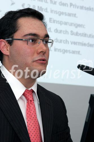 Luiz Eduardo Goncalves (Botschaftssekretär u. Leiter der Wirtschaftsabteilung
der Brasilianischen Botschaft) auf der Podiumsdiskussion 