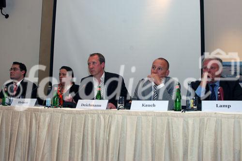 Luiz Eduardo Goncalves (Botschaftssekretär u. Leiter der Wirtschaftsabteilung
der Brasilianischen Botschaft); Parl. Staatssekretärin Ursula Heinen (BMELV); Thomas Deichmann (freier Journalist und ist Chefredakteur von NOVO); Michael Kauch (MdB u. umweltpolitischer Sprecher der FDP-Fraktion) und Helmut Lamp (Vorstandsvorsitzender des Bundesverbandes Bioenergie) auf der Podiumsdiskussion 