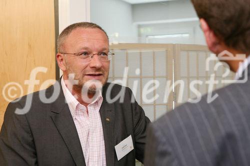 (C) fotodienst/Anna Rauchenberger - Wien, 11.06.2008 - Die GfK Roadshow fand zum Thema 'Stammkunden wandern ab. 
Schicksal oder Versäumnis?' statt. Der Fokus der Marketingaktivitäten liegt heute vermehrt auf Neukundengewinnung statt auf bereits bestehenden Kunden, da hier oft von (lebens)lang andauernder Markenbindung ausgegangen wird. 