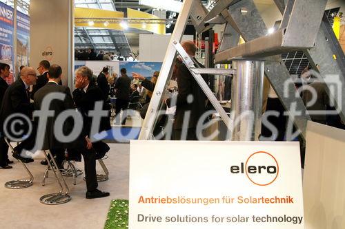 elero stellt die neuen Produktreihen auf der Intersolar 2008 vor. (C)Fotodienst/Robert Auerbacher