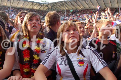 Schock für die Deutschen beim Spiel gegen die Kroaten in Klagenfurt und die Zuschauer in der public viewing arena von Zürich als  die Bundesliga den Match 2:1 verlor 

