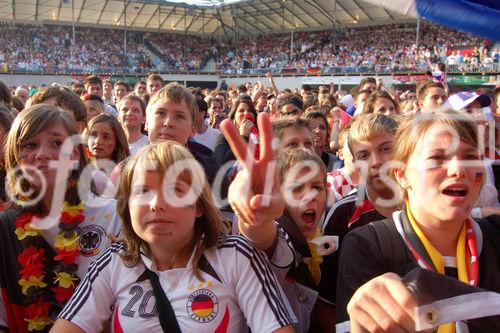 Schockierte deutsche Fussballfans beim Spiel gegen die Kroaten in Klagenfurt, dass mit einer Niederlage endete