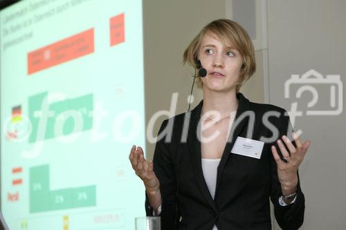 (C) fotodienst/Anna Rauchenberger - Wien, 11.06.2008 - Die GfK Roadshow fand zum Thema 'Stammkunden wandern ab. 
Schicksal oder Versäumnis?' statt. Der Fokus der Marketingaktivitäten liegt heute vermehrt auf Neukundengewinnung statt auf bereits bestehenden Kunden, da hier oft von (lebens)lang andauernder Markenbindung ausgegangen wird. FOTO: Nadine Murza (GfK Austria)