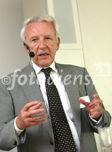 (C) fotodienst/Anna Rauchenberger - Wien, 11.06.2008 - Die GfK Roadshow fand zum Thema 'Stammkunden wandern ab. 
Schicksal oder Versäumnis?' statt. Der Fokus der Marketingaktivitäten liegt heute vermehrt auf Neukundengewinnung statt auf bereits bestehenden Kunden, da hier oft von (lebens)lang andauernder Markenbindung ausgegangen wird. FOTO: Dr. Peter Haller (Geschäftsführer Serviceplan Agenturgruppe)