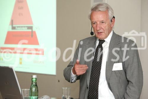 (C) fotodienst/Anna Rauchenberger - Wien, 11.06.2008 - Die GfK Roadshow fand zum Thema 'Stammkunden wandern ab. 
Schicksal oder Versäumnis?' statt. Der Fokus der Marketingaktivitäten liegt heute vermehrt auf Neukundengewinnung statt auf bereits bestehenden Kunden, da hier oft von (lebens)lang andauernder Markenbindung ausgegangen wird. FOTO: Dr. Peter Haller (Geschäftsführer Serviceplan Agenturgruppe)