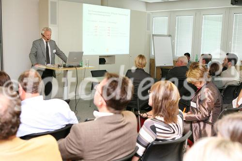 (C) fotodienst/Anna Rauchenberger - Wien, 11.06.2008 - Die GfK Roadshow fand zum Thema 'Stammkunden wandern ab. 
Schicksal oder Versäumnis?' statt. Der Fokus der Marketingaktivitäten liegt heute vermehrt auf Neukundengewinnung statt auf bereits bestehenden Kunden, da hier oft von (lebens)lang andauernder Markenbindung ausgegangen wird. FOTO: Dr. Peter Haller (Geschäftsführer Serviceplan Agenturgruppe)