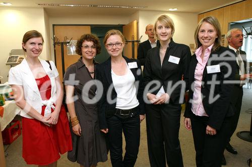 (C) fotodienst/Anna Rauchenberger - Wien, 11.06.2008 - Die GfK Roadshow fand zum Thema 'Stammkunden wandern ab. 
Schicksal oder Versäumnis?' statt. Der Fokus der Marketingaktivitäten liegt heute vermehrt auf Neukundengewinnung statt auf bereits bestehenden Kunden, da hier oft von (lebens)lang andauernder Markenbindung ausgegangen wird. 