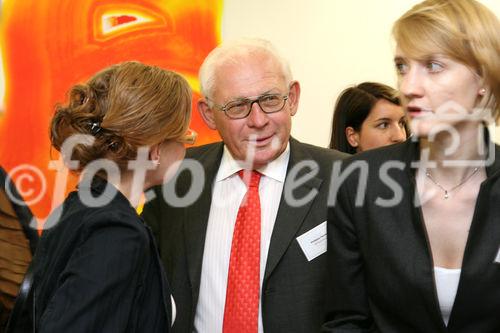 (C) fotodienst/Anna Rauchenberger - Wien, 11.06.2008 - Die GfK Roadshow fand zum Thema 'Stammkunden wandern ab. Schicksal oder Versäumnis?' statt. Der Fokus der Marketingaktivitäten liegt heute vermehrt auf Neukundengewinnung statt auf bereits bestehenden Kunden, da hier oft von (lebens)lang andauernder Markenbindung ausgegangen wird. 