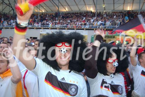 Deutsche Fussball-Fans in der Ganzone von Zürich. German Footballfan in the public viewing arena of Zürich