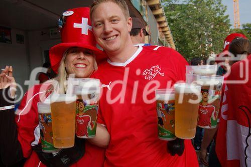 Wieviel Bier kann ein Fussballfan tragen und trinken? How many beers can a footballfan drink and carry around