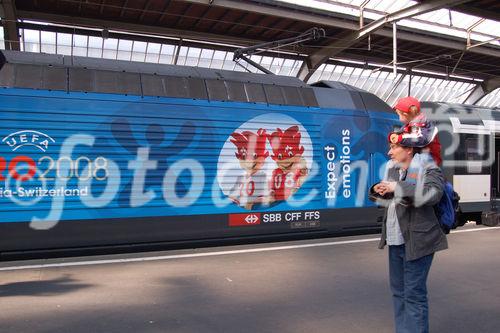 The Euro 2008 train has departed Switzerland.Der Euro 2008 Zug ist abgefahren, doch die Uefa-Lokomotive wird uns noch eine Weile beehren.