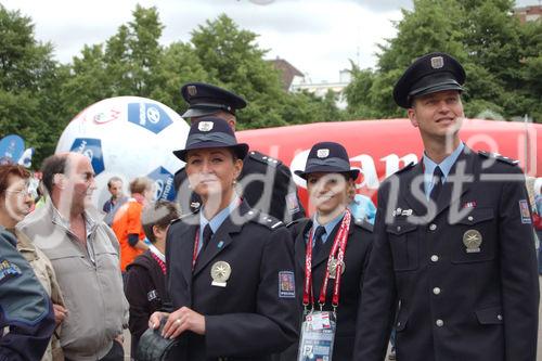 Tschechische Polizisten, Verbindungsoffiziere, Hooligans, Sicherheit, Security, police, Euro 2008 Eröffnungsfeier, Tschech Police officer delegation arriving Euro 2008 opening ceremony,