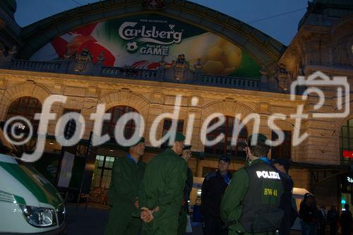 Hundertschaften von Deutschen Polizisten sind in der Schweiz während der Euro 2008 im Einsatz. Hundrets of German police-officers are in Switzerland during the Euro 2008