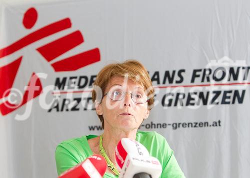 (C) fotodienst.at / Anna Rauchenberger - Wien, am 17.05.2011 - Die größte medizinische Hilfsorganisation, Ärzte ohne Grenzen/Médecins Sans Frontières (MSF), ist 40 Jahre alt und hält Rückschau über das vergangene Jahr und die Einsätze der vergangenen Jahrzehnte. Im Rahmen einer Pressekonferenz wurde der Jahresbericht 2010 präsentiert. FOTO: Renate Domes, OP-Schwester, Ärzte ohne Grenzen Österreich