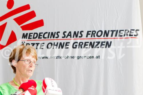 (C) fotodienst.at / Anna Rauchenberger - Wien, am 17.05.2011 - Die größte medizinische Hilfsorganisation, Ärzte ohne Grenzen/Médecins Sans Frontières (MSF), ist 40 Jahre alt und hält Rückschau über das vergangene Jahr und die Einsätze der vergangenen Jahrzehnte. Im Rahmen einer Pressekonferenz wurde der Jahresbericht 2010 präsentiert. FOTO: Renate Domes, OP-Schwester, Ärzte ohne Grenzen Österreich