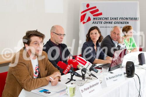 (C) fotodienst.at / Anna Rauchenberger - Wien, am 17.05.2011 - Die größte medizinische Hilfsorganisation, Ärzte ohne Grenzen/Médecins Sans Frontières (MSF), ist 40 Jahre alt und hält Rückschau über das vergangene Jahr und die Einsätze der vergangenen Jahrzehnte. Im Rahmen einer Pressekonferenz wurde der Jahresbericht 2010 präsentiert. FOTO v.l.: Dr. Florian Breitenecker, Aids Experte, Ärzte ohne Grenzen Österreich, Dr. Reinhard Dörflinger, Präsident Ärzte ohne Grenzen Österreich, Irene Jancsy, Communications Ärzte ohne Grenzen Österreich, Franz Neunteufl, Geschäftsführer Ärzte ohne Grenzen Österreich, Renate Domes, OP-Schwester, Ärzte ohne Grenzen Österreich