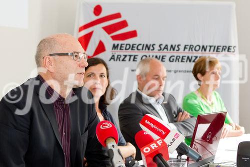 (C) fotodienst.at / Anna Rauchenberger - Wien, am 17.05.2011 - Die größte medizinische Hilfsorganisation, Ärzte ohne Grenzen/Médecins Sans Frontières (MSF), ist 40 Jahre alt und hält Rückschau über das vergangene Jahr und die Einsätze der vergangenen Jahrzehnte. Im Rahmen einer Pressekonferenz wurde der Jahresbericht 2010 präsentiert. FOTO v.l.:  Dr. Reinhard Dörflinger, Präsident Ärzte ohne Grenzen Österreich, Irene Jancsy, Communications Ärzte ohne Grenzen Österreich, Franz Neunteufl, Geschäftsführer Ärzte ohne Grenzen Österreich, Renate Domes, OP-Schwester, Ärzte ohne Grenzen Österreich