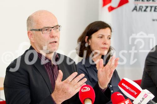 (C) fotodienst.at / Anna Rauchenberger - Wien, am 17.05.2011 - Die größte medizinische Hilfsorganisation, Ärzte ohne Grenzen/Médecins Sans Frontières (MSF), ist 40 Jahre alt und hält Rückschau über das vergangene Jahr und die Einsätze der vergangenen Jahrzehnte. Im Rahmen einer Pressekonferenz wurde der Jahresbericht 2010 präsentiert. FOTO: Dr. Reinhard Dörflinger, Präsident Ärzte ohne Grenzen Österreich