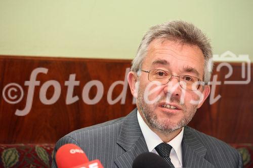 (C) fotodienst/Anna Rauchenberger - Wien, 09.06.2008 - Wirtschaftskammer Österreich - Fachverband der Mineralölindustrie: Die Mineralölwirtschaft in Österreich: Hintergründe zum Ölpreis und zum internationalen Marktgefüge. FOTO: Christoph Capek, Geschäftsführer des Fachverbands der Mineralölindustrie Österreichs
