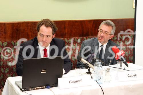 (C) fotodienst/Anna Rauchenberger - Wien, 09.06.2008 - Wirtschaftskammer Österreich - Fachverband der Mineralölindustrie: Die Mineralölwirtschaft in Österreich: Hintergründe zum Ölpreis und zum internationalen Marktgefüge. FOTO v.l.: Johannes Benigni, Geschäftsführer JBC Energy, Christoph Capek, Geschäftsführer des Fachverbands der Mineralölindustrie Österreichs