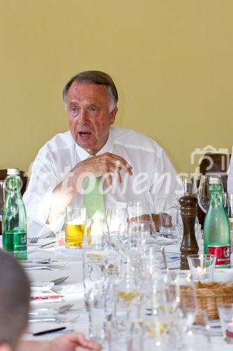 Staatsminister Bernd Neumann (Kultur und Medien) als Gast beim Politsichen Salon in Sarah Wieners Restaurant 