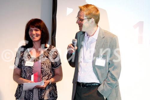 Der erste Platz des Infopark Web-Dialog Award geht an LEGO. FOTO: Helle Winding, Senior Director, PR and Communications, Community, Education and Direct at The LEGO Group and Peter Hobolt Jensen, VP Online Communications, LEGO. (C)Fotodienst/Kathrin Heller