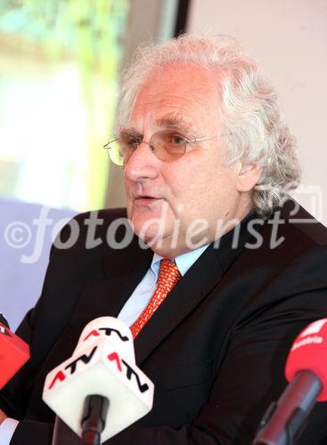 (C) fotodienst/Anna Rauchenberger - Wien, 28.05.2008 - Gesundes Sonnenbad - Bräunen ohne Risiko mit dem richtigen Sonnenschutz. FOTO: Univ.-Prof. Dr. Hubert Pehamberger (Leiter der klinischen Abteilung für Allgemeine Dermatologie, Medizinische Universität Wien)