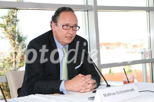 (C) fotodienst/Anna Rauchenberger - Wien, 27.05.2008 - VI. OEGV Speaker?s Lounge des Österreichischen Generikaverbandes (OEGV) zum Thema 'Strategie verlangt Treue - Maßnahmen für mehr Compliance'. FOTO: Univ.-Prof. Dr. Matthias P. Schönermark (Institut für Epidemiologie, Sozialmedizin und Gesundheitsforschung, Medizinische Hochschule Hannover, HTA-Studienautor)