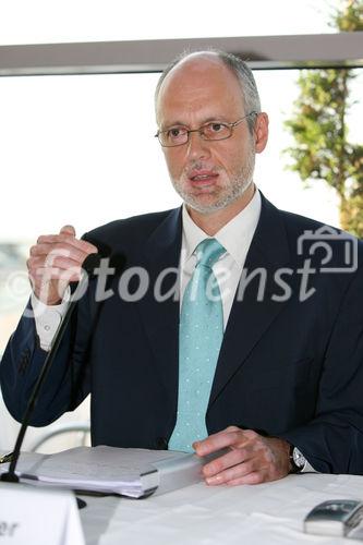 (C) fotodienst/Anna Rauchenberger - Wien, 27.05.2008 - VI. OEGV Speaker?s Lounge des Österreichischen Generikaverbandes (OEGV) zum Thema 'Strategie verlangt Treue - Maßnahmen für mehr Compliance'. FOTO: Dr. Gerald Bachinger (Patientenombudsmann des Landes Niederösterreich)