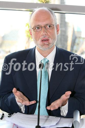 (C) fotodienst/Anna Rauchenberger - Wien, 27.05.2008 - VI. OEGV Speaker?s Lounge des Österreichischen Generikaverbandes (OEGV) zum Thema 'Strategie verlangt Treue - Maßnahmen für mehr Compliance'. FOTO: Dr. Gerald Bachinger (Patientenombudsmann des Landes Niederösterreich)