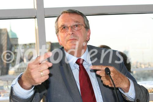 (C) fotodienst/Anna Rauchenberger - Wien, 27.05.2008 - VI. OEGV Speaker?s Lounge des Österreichischen Generikaverbandes (OEGV) zum Thema 'Strategie verlangt Treue - Maßnahmen für mehr Compliance'. FOTO: Dr. Erich Laminger (Verbandsvorsitzender des Hauptverbands der Österreichischen Sozialversicherungsträger)