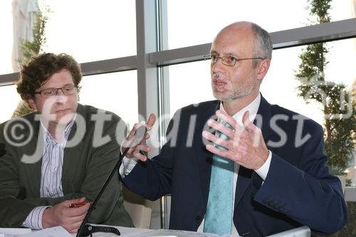 (C) fotodienst/Anna Rauchenberger - Wien, 27.05.2008 - VI. OEGV Speaker?s Lounge des Österreichischen Generikaverbandes (OEGV) zum Thema 'Strategie verlangt Treue - Maßnahmen für mehr Compliance'. FOTO v.l.: Bernhard Gaul (Journalist, Moderation), Dr. Gerald Bachinger (Patientenombudsmann des Landes Niederösterreich)