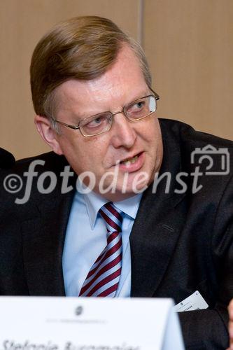 Die Berliner Wirtschaftsgespräche e.V. luden zur Diskussion in die Commerzbank Berlin ein. Foto:  Dr. Hans Reckers (Mitglied des Vorstands, Deutsche Bundesbank, Frankfurt). (C)Fotodienst/Jan-Paul Kupser