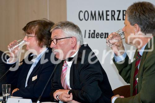 Die Berliner Wirtschaftsgespräche e.V. luden zur Diskussion in die Commerzbank Berlin ein. Foto:  Stefanie Burgmaier (Chefredakteurin Börse Online, München), Dr. Thilo Sarrazin (Senator für Finanzen, Berlin) und Dr. Hubertus Waechter (Geschäftsführer CeWe Color AG & Co. OHG Nordcolor, Berlin). (C)Fotodienst/Jan-Paul Kupser