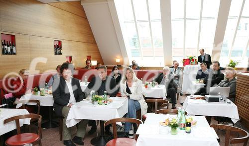 (C) fotodienst/Anna Rauchenberger - Wien, 20.05.2008 - In der Diskussion um die Frage, ob viel oder wenig Masse sich positiv auf Energiebedarf, Nachhaltigkeit, Statik und Hochwasserschutz eines Gebäudes auswirkt, tritt BAU.GENIAL nun mit einer wissenschaftlichen Studie den Beweis an: Je weniger Masse umso besser für das gesamte Gebäudesystem. 