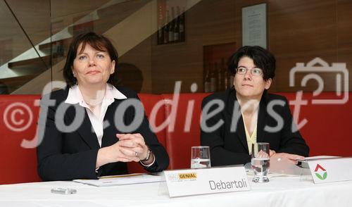 (C) fotodienst/Anna Rauchenberger - Wien, 20.05.2008 - In der Diskussion um die Frage, ob viel oder wenig Masse sich positiv auf Energiebedarf, Nachhaltigkeit, Statik und Hochwasserschutz eines Gebäudes auswirkt, tritt BAU.GENIAL nun mit einer wissenschaftlichen Studie den Beweis an: Je weniger Masse umso besser für das gesamte Gebäudesystem.  FOTO v.l.: DI Zdenka Debartoli (Sprecherin BAU.Genial),  Mag. Hildegund Mötzl (Österreichisches Institut für Baubiologie und -ökologie, IBO)