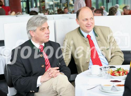 (C) fotodienst/Anna Rauchenberger - Wien, 16.05.2008 - Eröffnung Steyr Center Nord: Steyr eröffnete am 16. Mai 2008 das neue große Steyr Center Nord in Harmannsdorf-Rückersdorf und bietet damit für das wichtige Einzugsgebiet Wald- und Weinviertel optimalen Verkaufs-, Werkstätten- und Ersatzteiledienst nahe beim Kunden. FOTO v.l.: Wolfgang Müller, Andreas Klauser (Vice President und General Manager Case IH & Steyr)