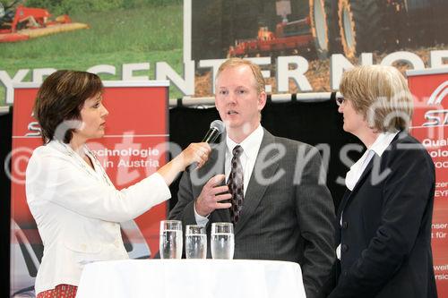 (C) fotodienst/Anna Rauchenberger - Wien, 16.05.2008 - Eröffnung Steyr Center Nord: Steyr eröffnete am 16. Mai 2008 das neue große Steyr Center Nord in Harmannsdorf-Rückersdorf und bietet damit für das wichtige Einzugsgebiet Wald- und Weinviertel optimalen Verkaufs-, Werkstätten- und Ersatzteiledienst nahe beim Kunden. FOTO: Inge Winder (ORF), Randy Baker (Präsident CASE IH & CEO), Dolmetscherin