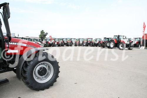 (C) fotodienst/Anna Rauchenberger - Wien, 16.05.2008 - Eröffnung Steyr Center Nord: Steyr eröffnete am 16. Mai 2008 das neue große Steyr Center Nord in Harmannsdorf-Rückersdorf und bietet damit für das wichtige Einzugsgebiet Wald- und Weinviertel optimalen Verkaufs-, Werkstätten- und Ersatzteiledienst nahe beim Kunden.