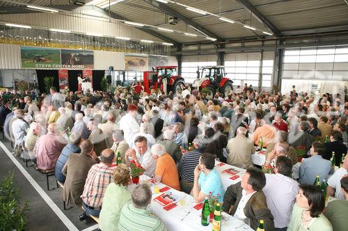 (C) fotodienst/Anna Rauchenberger - Wien, 16.05.2008 - Eröffnung Steyr Center Nord: Steyr eröffnete am 16. Mai 2008 das neue große Steyr Center Nord in Harmannsdorf-Rückersdorf und bietet damit für das wichtige Einzugsgebiet Wald- und Weinviertel optimalen Verkaufs-, Werkstätten- und Ersatzteiledienst nahe beim Kunden.