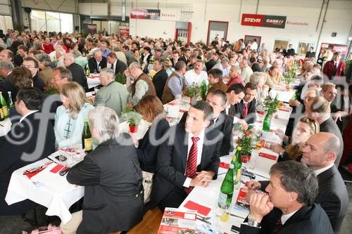 (C) fotodienst/Anna Rauchenberger - Wien, 16.05.2008 - Eröffnung Steyr Center Nord: Steyr eröffnete am 16. Mai 2008 das neue große Steyr Center Nord in Harmannsdorf-Rückersdorf und bietet damit für das wichtige Einzugsgebiet Wald- und Weinviertel optimalen Verkaufs-, Werkstätten- und Ersatzteiledienst nahe beim Kunden.