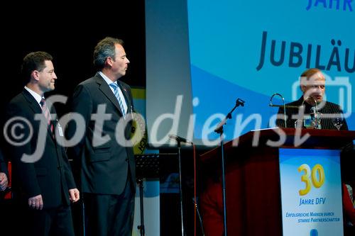 Auf der Jubiläumsveranstaltung des Deutschen Franchise-Verbands: Jürgen Dawo (Gründer und Geschäftsführer Town & Country); Carsten Gerlach (Gründer Joey's Pizza Service GmbH) und Dr. h.c. Dieter Fröhlich (Präsident Deutscher Franchise-Verband). (C)Fotodienst/Jan-Pau