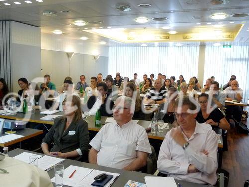 Fünf Stationen, fünf mal volles Haus. Das Thema: Social Media im Dreiländereck. Hier Workshop-Teilnehmerinnen in Bern.