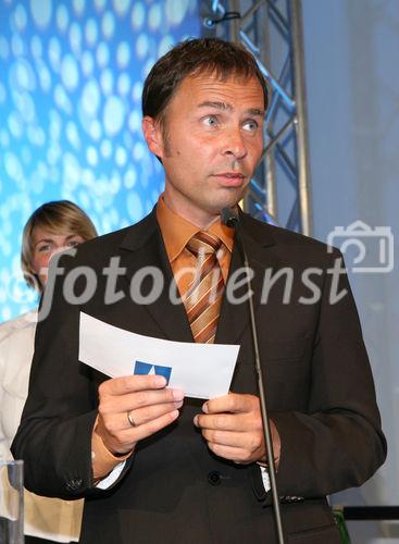 (C) fotodienst/Anna Rauchenberger - Wien, 15.05.2008 - Bereits zum fünften Mal wurde der TRIGOS ? die Auszeichnung für Unternehmen mit Verantwortung ? verliehen. Auch in diesem Jahr hatten österreichische Vorzeigeunternehmen die Möglichkeit, für ihr gesellschaftliches Engagement in den Bereichen Arbeitsplatz , Markt , Gesellschaft und erstmals auch Ökologie prämiert zu werden. FOTO: Thomas Lutz (Unternehmenssprecher Microsoft Österreich)