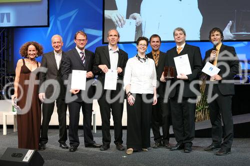 (C) fotodienst/Anna Rauchenberger - Wien, 15.05.2008 - Bereits zum fünften Mal wurde der TRIGOS ? die Auszeichnung für Unternehmen mit Verantwortung ? verliehen. Auch in diesem Jahr hatten österreichische Vorzeigeunternehmen die Möglichkeit, für ihr gesellschaftliches Engagement in den Bereichen Arbeitsplatz , Markt , Gesellschaft und erstmals auch Ökologie prämiert zu werden. FOTO: Gruppenfoto der Preisträger