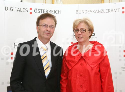 (C) fotodienst/Anna Rauchenberger - Wien, 14.05.2008 - PR-Aktion zur digitalen Signatur im Bundeskanzleramt. FOTO: KR Ferdinand Wieser (GF bmd Systemhaus), Staatssekrekretärin für Regionalpolitik und Verwaltungsreform Heidrun Silhavy