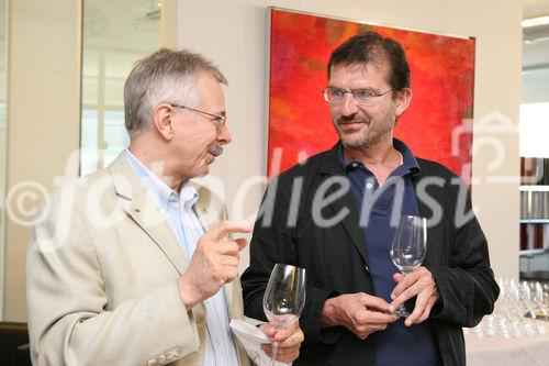 (C) fotodienst/Anna Rauchenberger - Wien, 14.05.2008 - Unter dem Titel 'The Austrian Wines' veröffentlicht die Hotelgruppe Vienna International Hotelmanagement AG ihr erstes Weinbuch. Auf 260 Seite erfährt der Leser Wissenswertes über die 16 Weinbaugebiete Österreichs, lernt Winzerinnen und Winzer kennen und bekommt Lust auf insgesamt  143 österreichische Weine. FOTO: Gäste