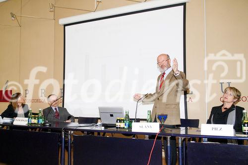 (c) fotodienst/Dan Carabas - Wien 14.05.08 - Hochdruck. Achtung Nebenwirkungen! - Foto v.l.: Univ. Prof. Dr. Anita Rieder, Univ. Prof. Dr. Bruno Watschinger, Univ. Prof. Dr. Jörg Slany, OA Univ. Prof. Dr. Heidemarie Pilz 